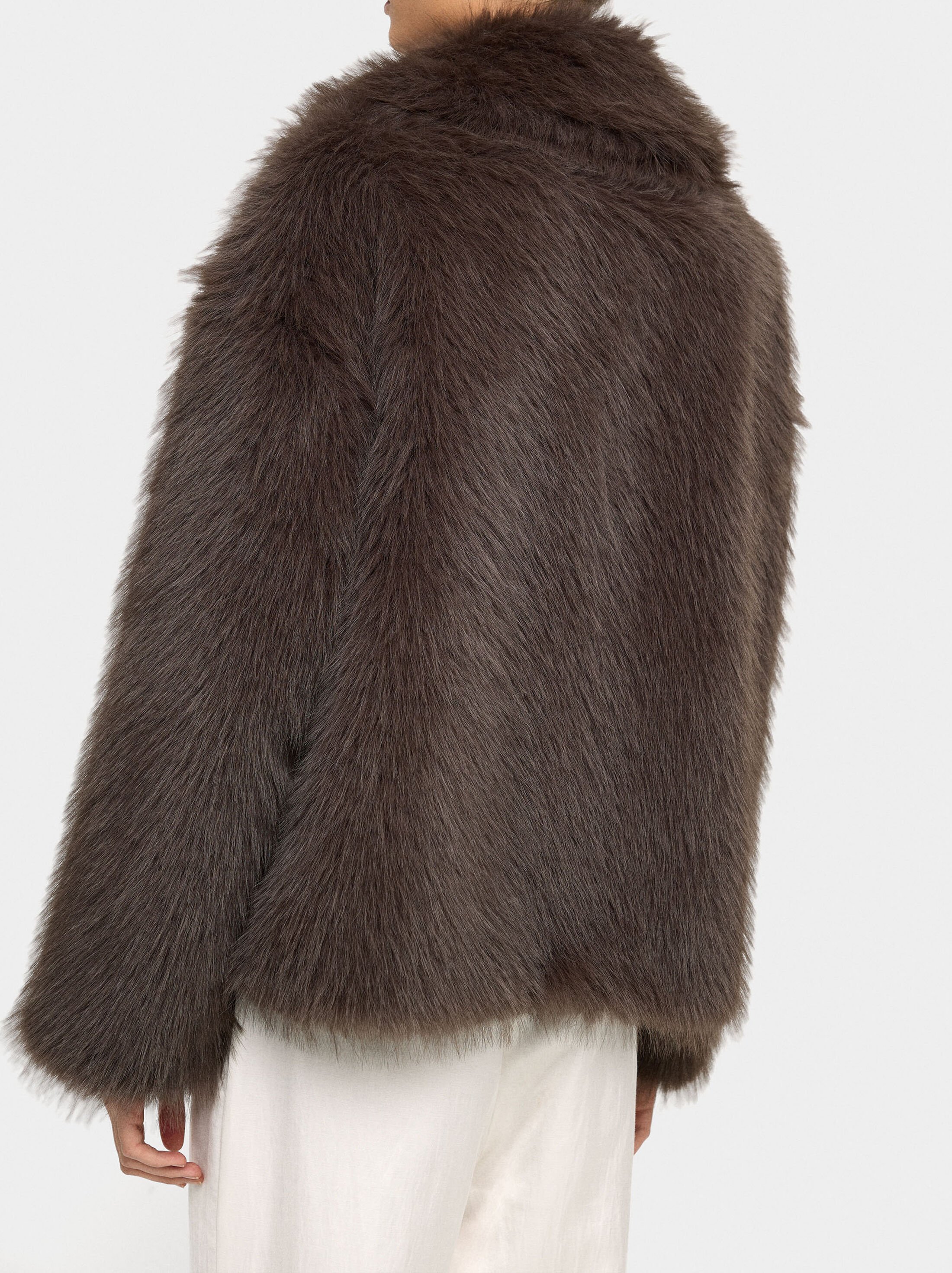 Voluminous coat with fur effect image number 3.0