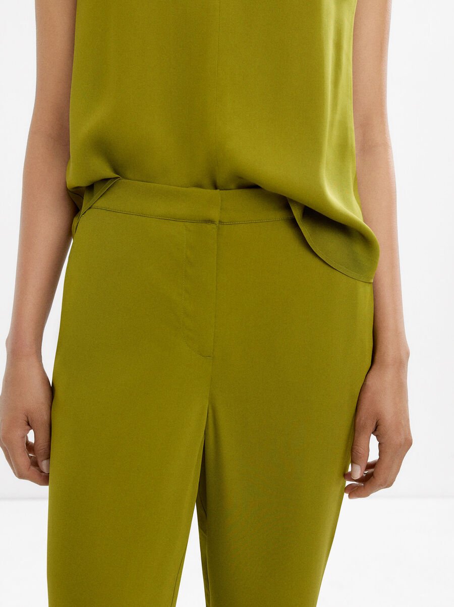 Plain top with button