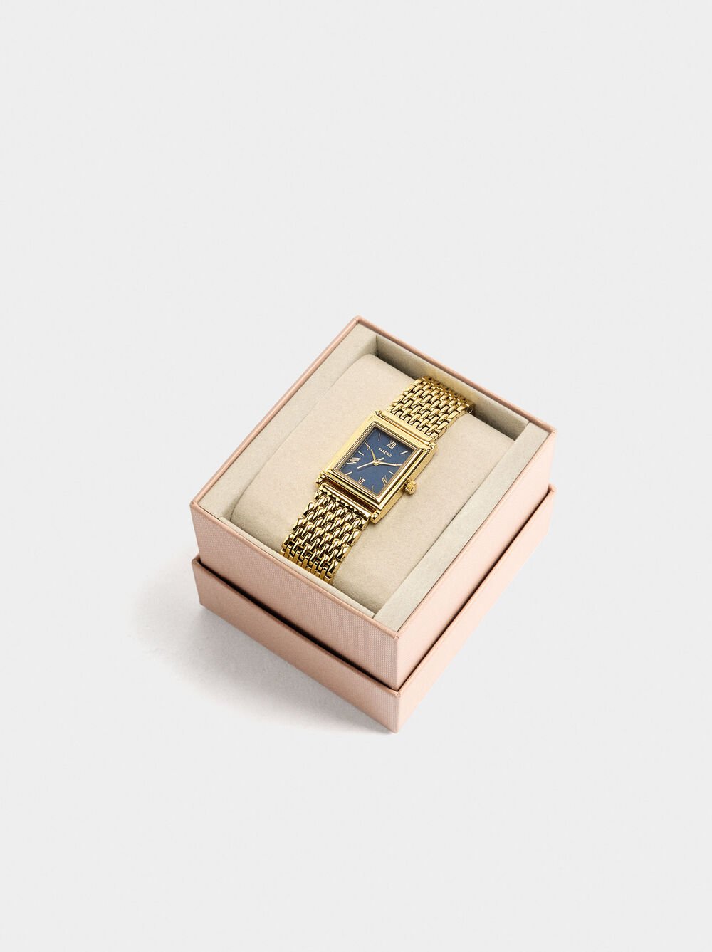 Rectangular watch with metal strap