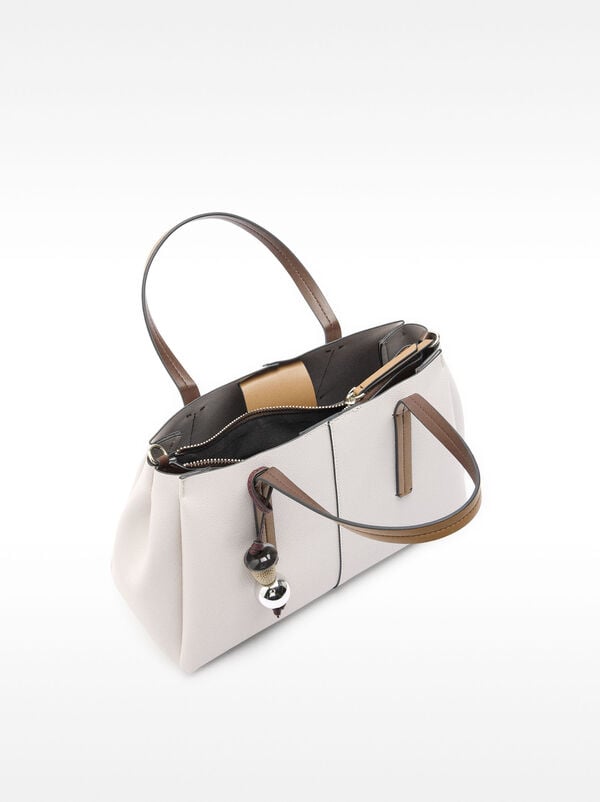 Tote bag with texture and pendant
