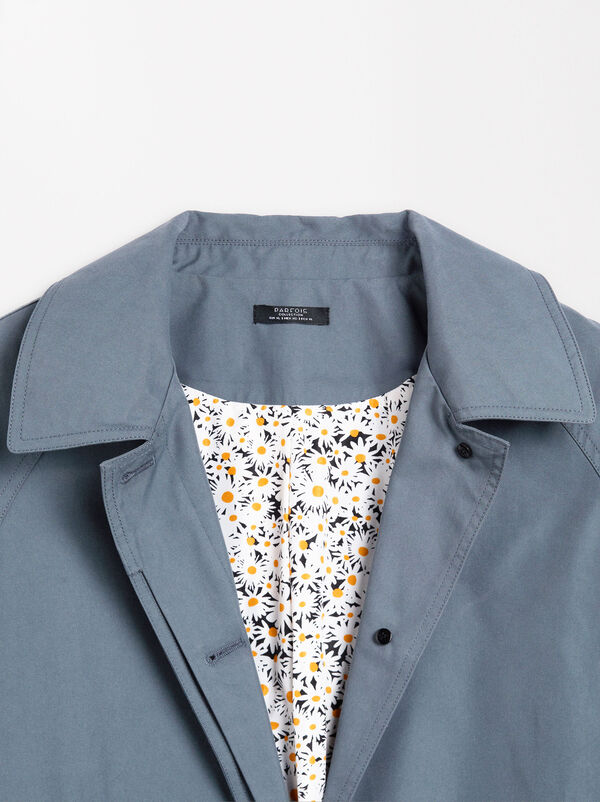 Light parka with pockets