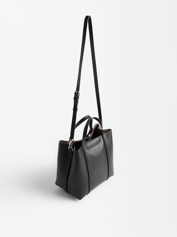 Tote bag with wool pendant