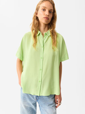 Short-Sleeved Shirt With Buttons image number 1.0