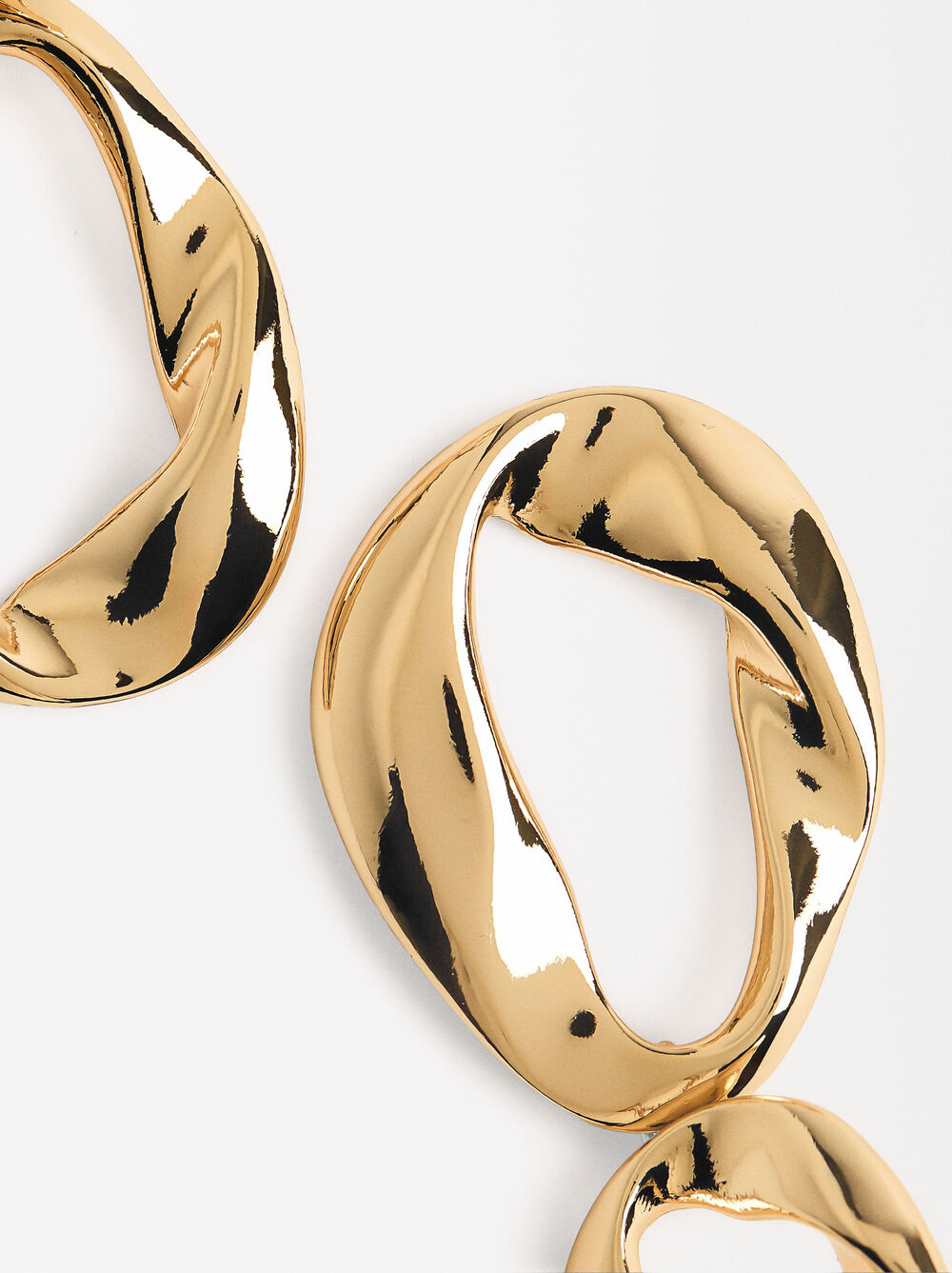 Long earrings with irregular hoops