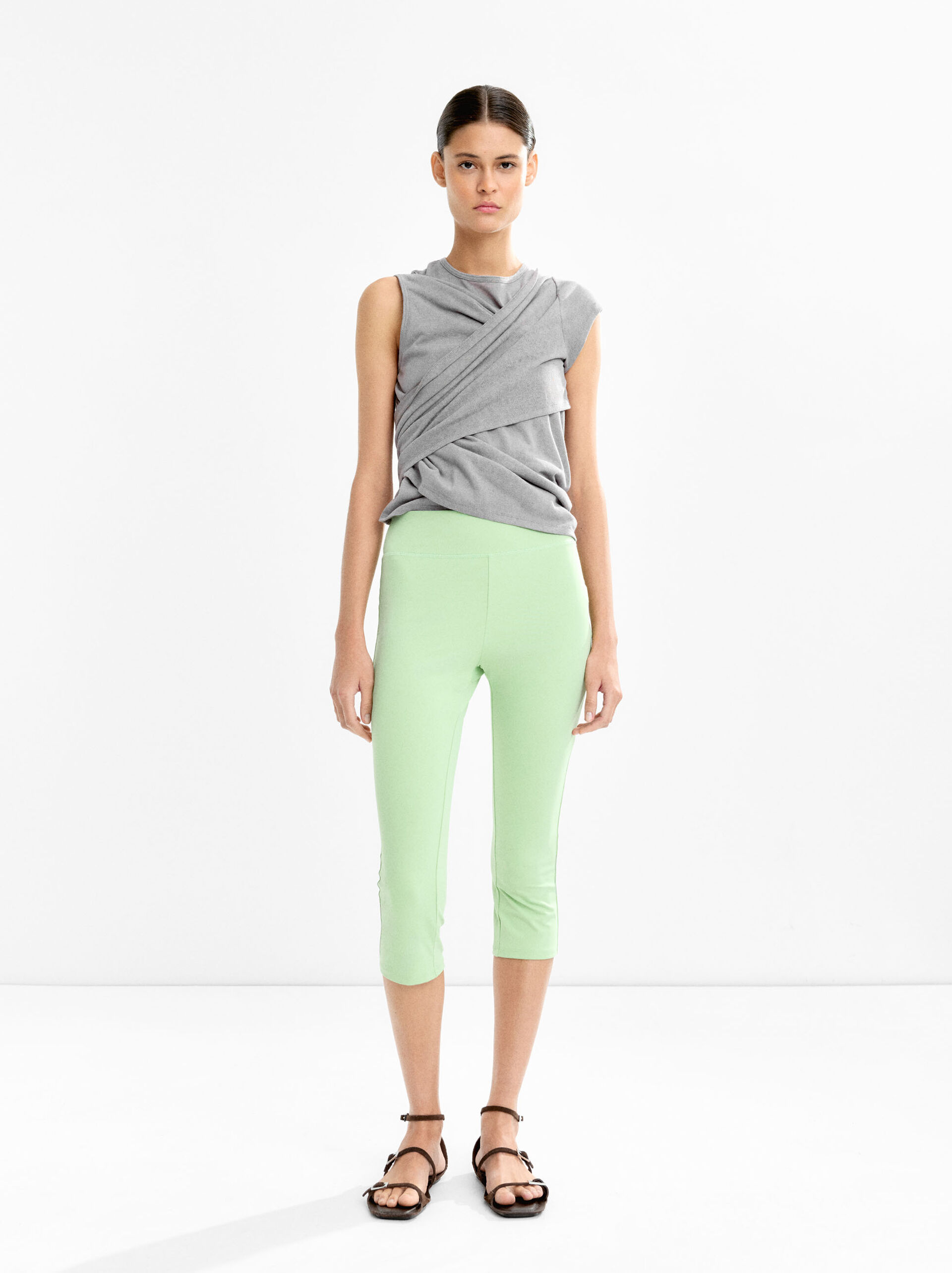 Stretchy capri pants image number 1.0