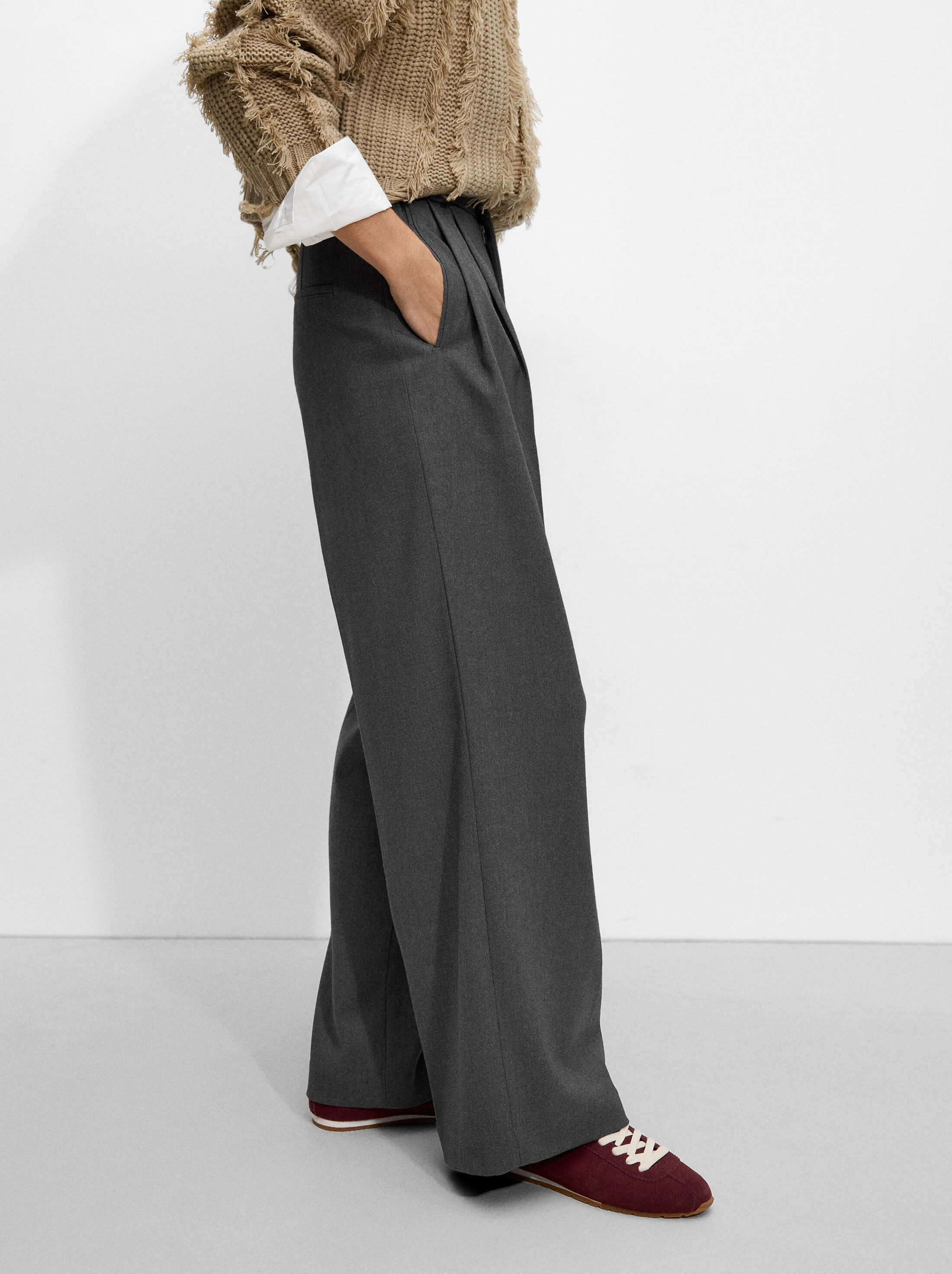 Flowing pants with pleats image number 2.0
