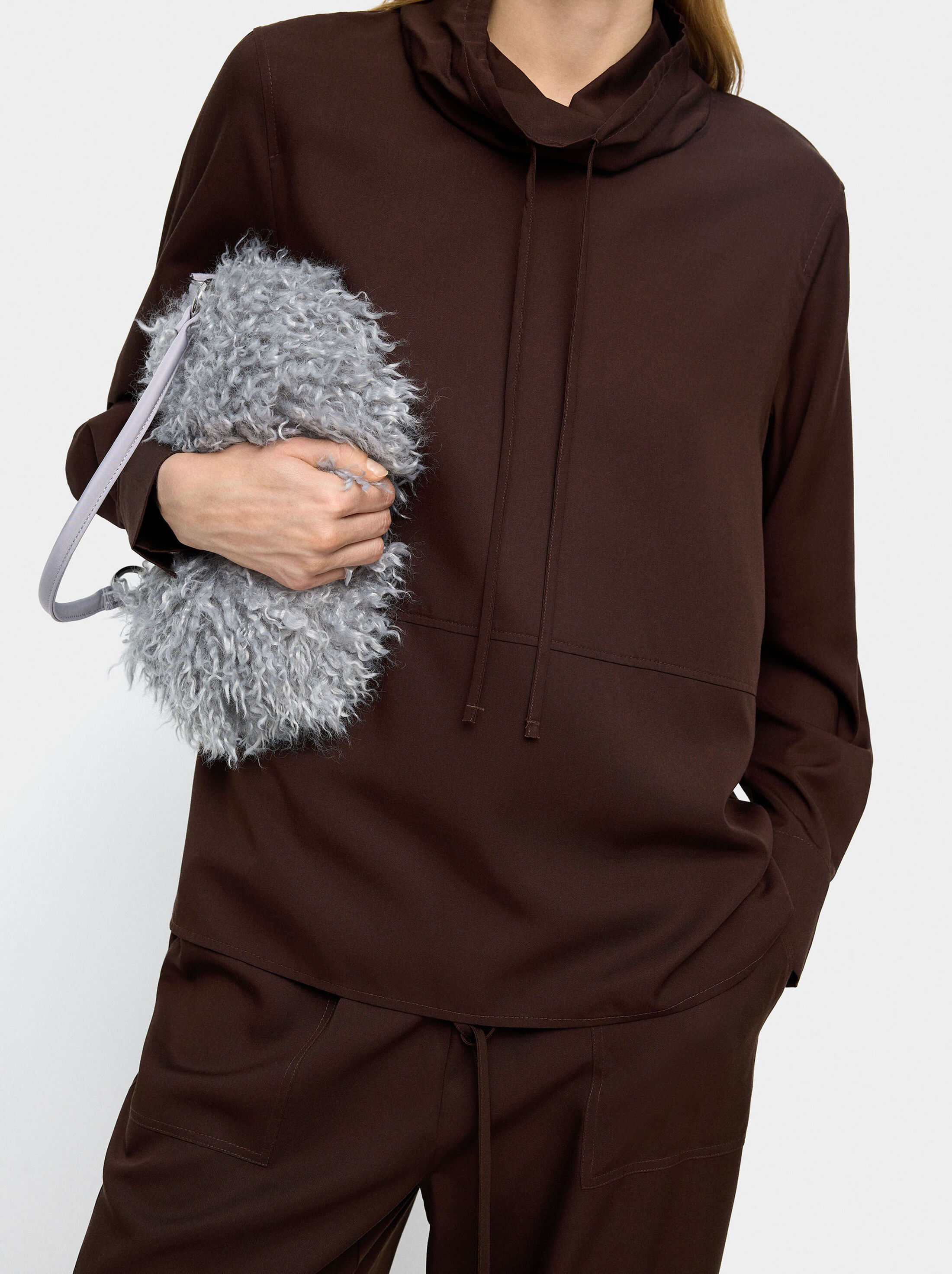 Brusa de coll alt amb cordó image number 2.0