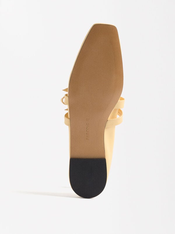 Leather ballet flats with bows