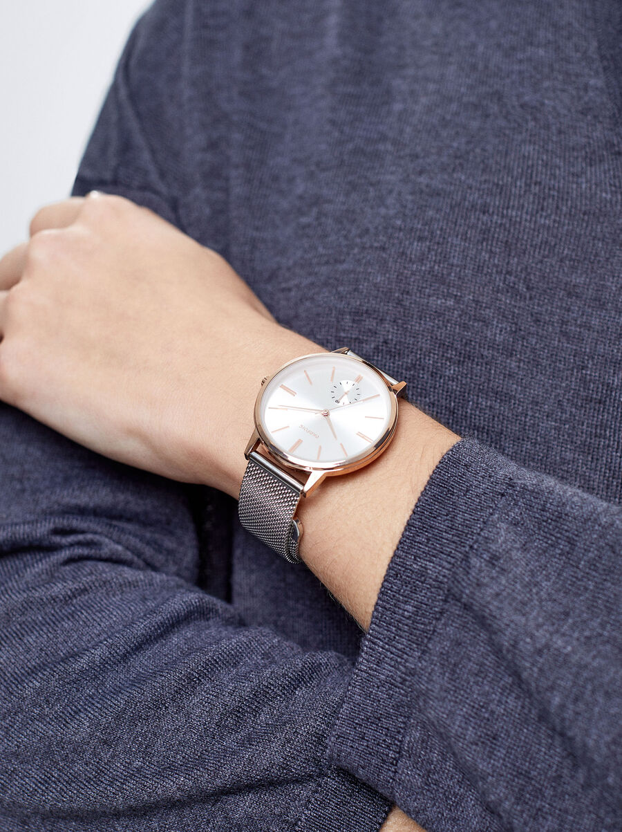 Montre-bracelet en acier et maille métallique