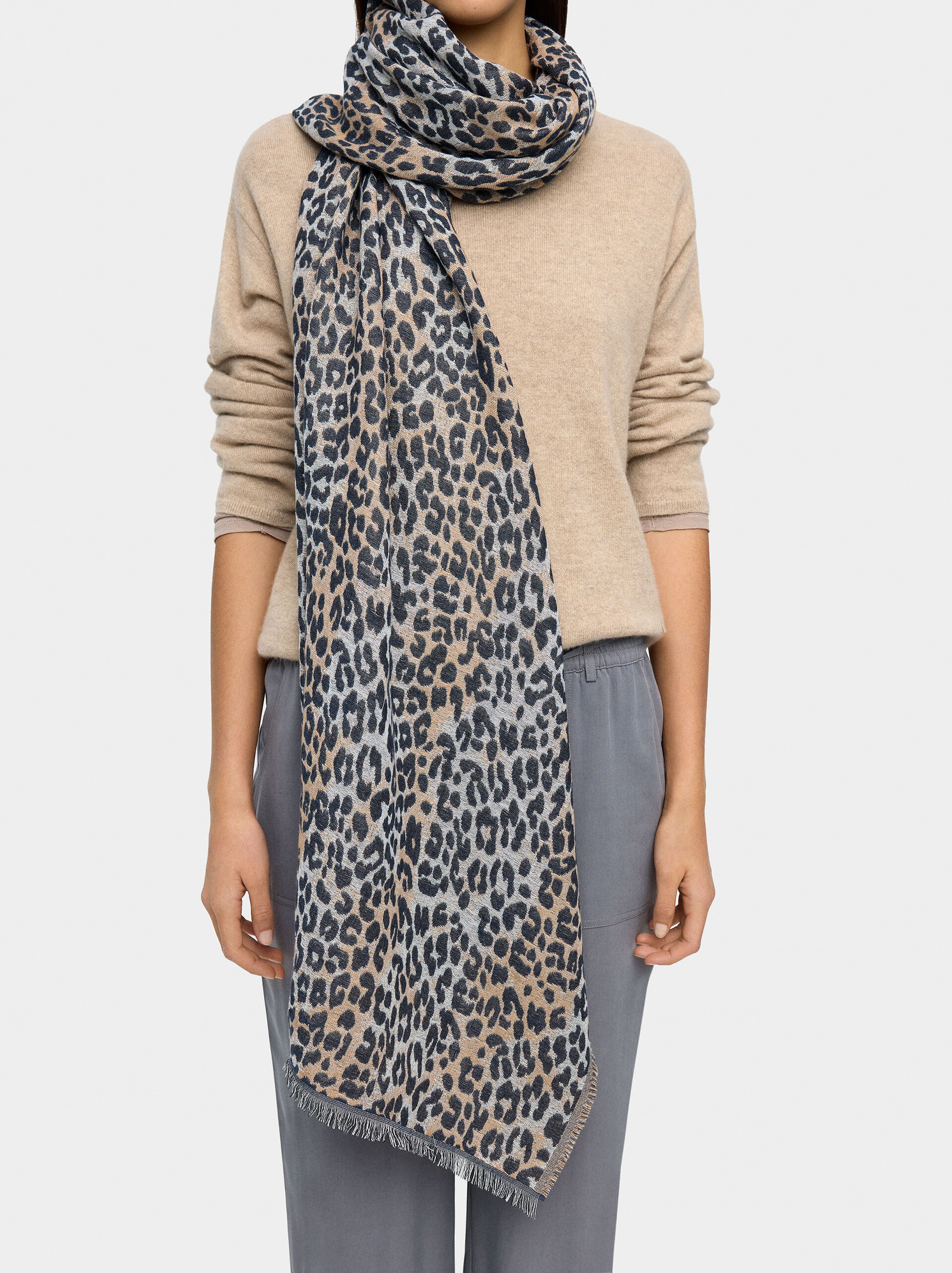 Scarf with animal printed image number 1.0
