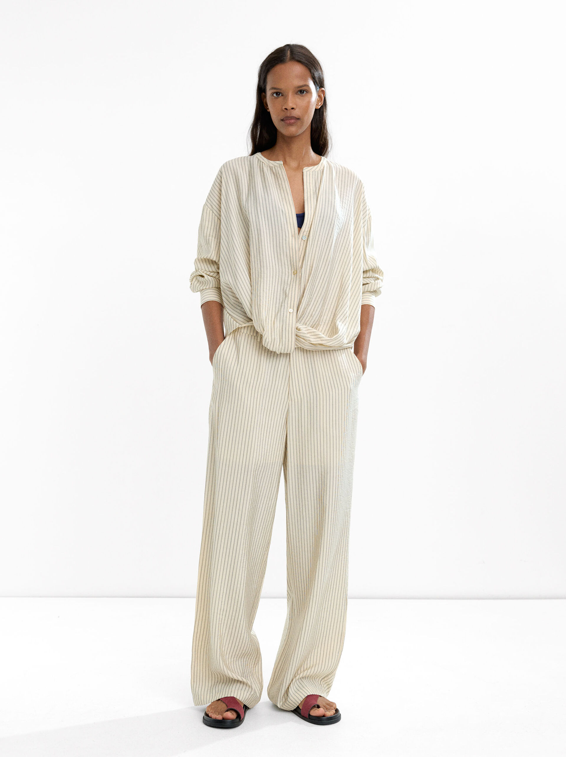 Pantalon rayé image number 4.0