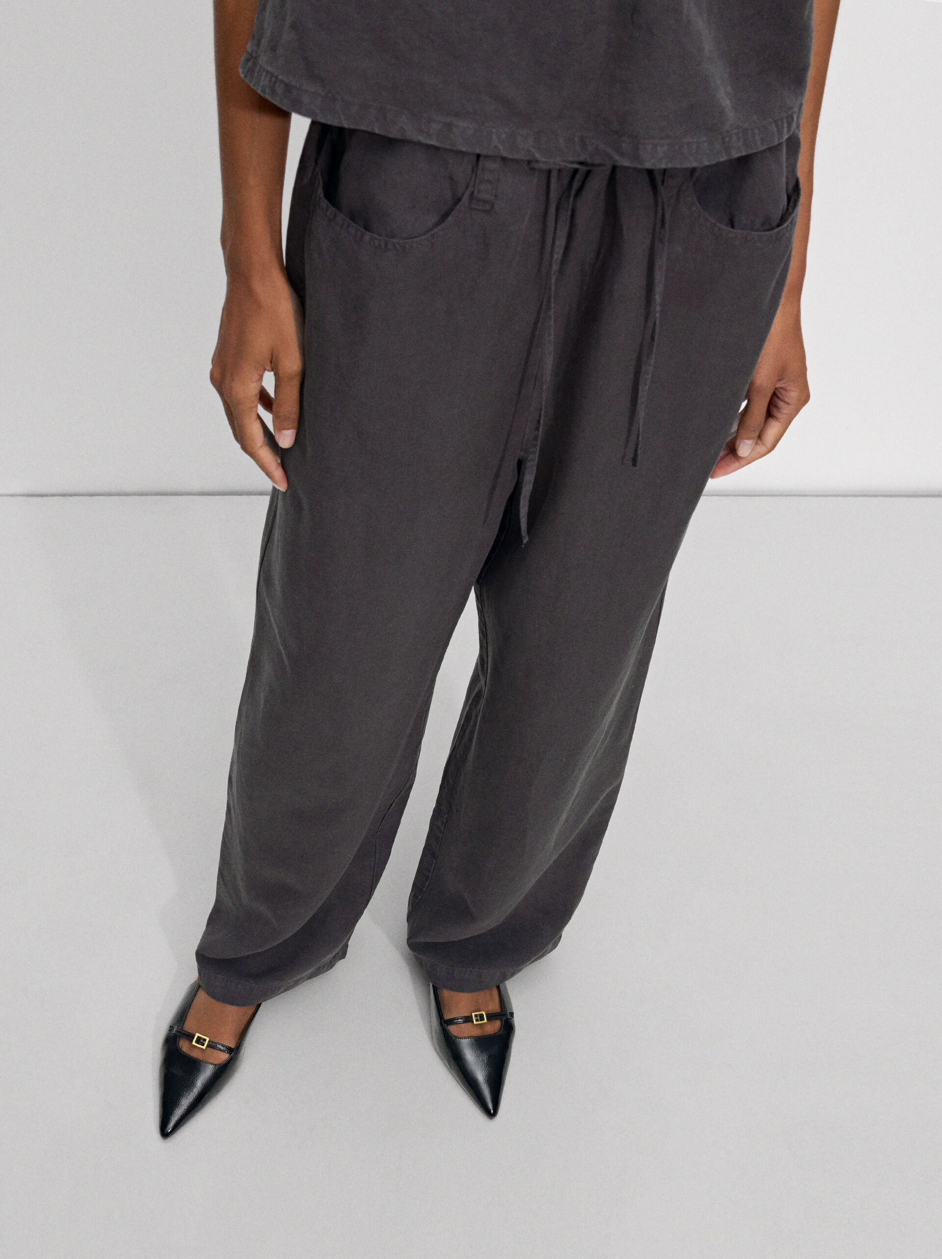 Fluid pants with linen image number 1.0
