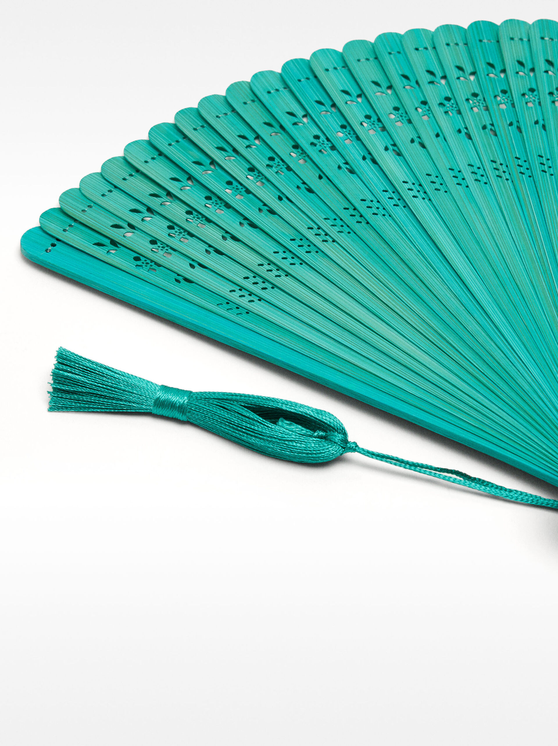 Bamboo perforated fan image number 1.0
