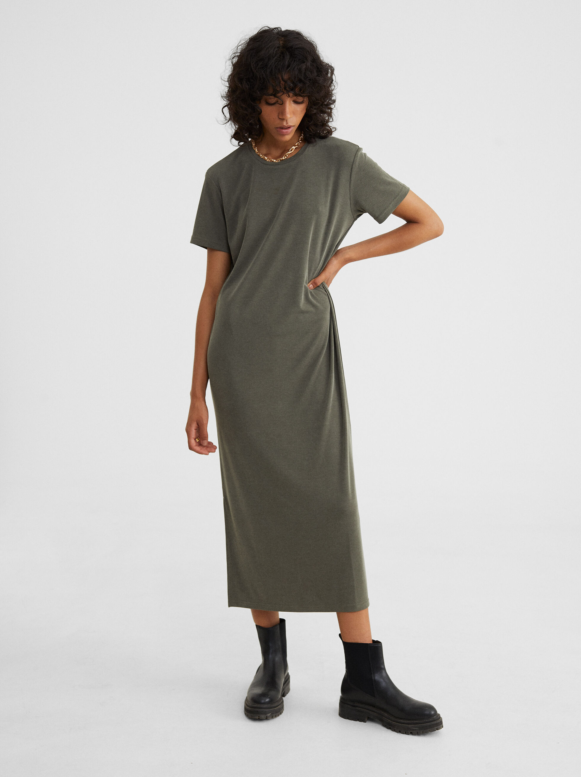 Long Dress With Short Sleeves And A Round Neckline Khaki Woman Comfort Essentials Parfois Com