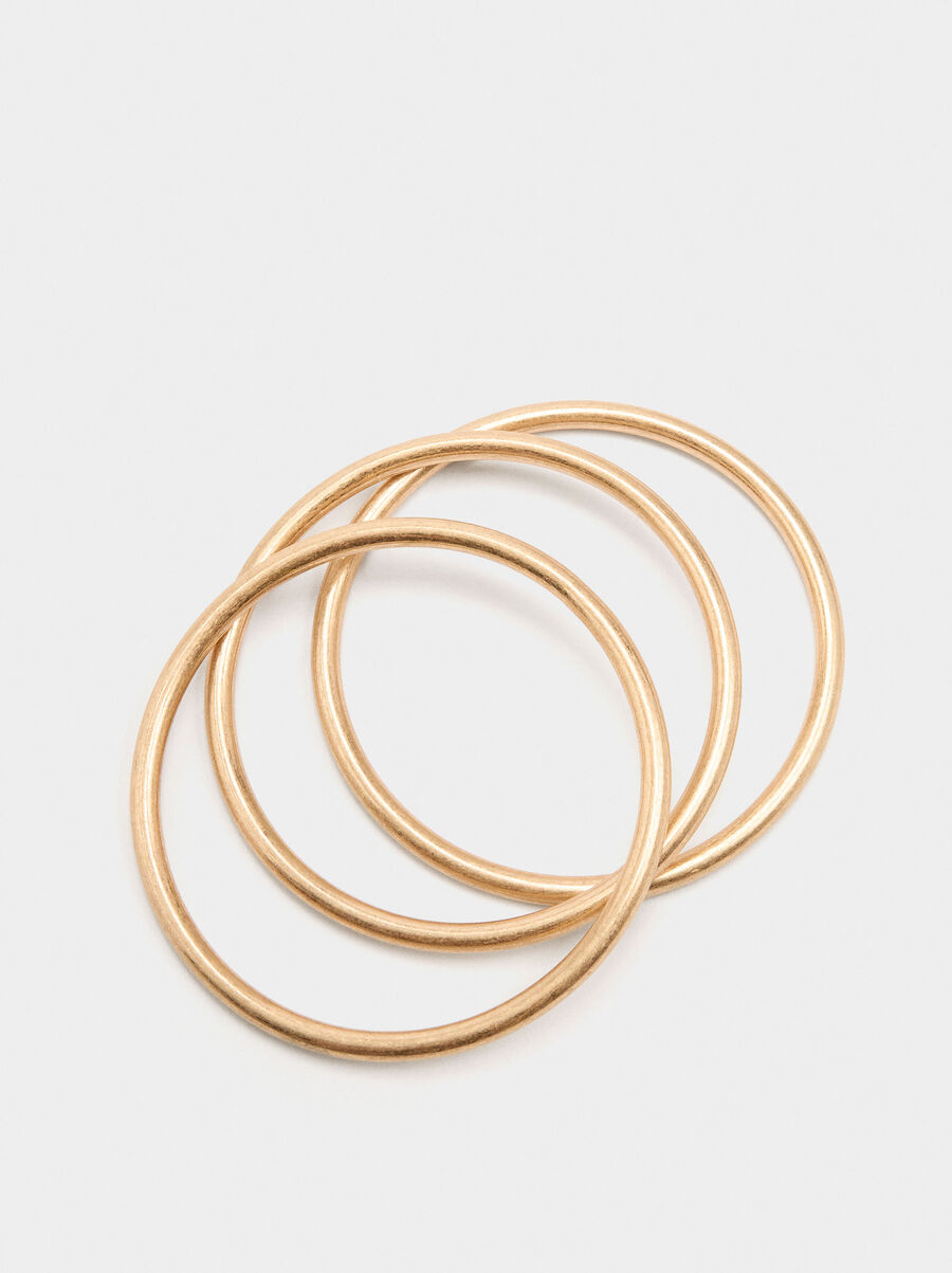 Set of plain bracelets