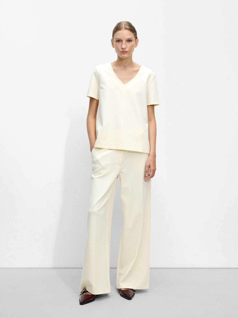 V-neck basic T-shirt