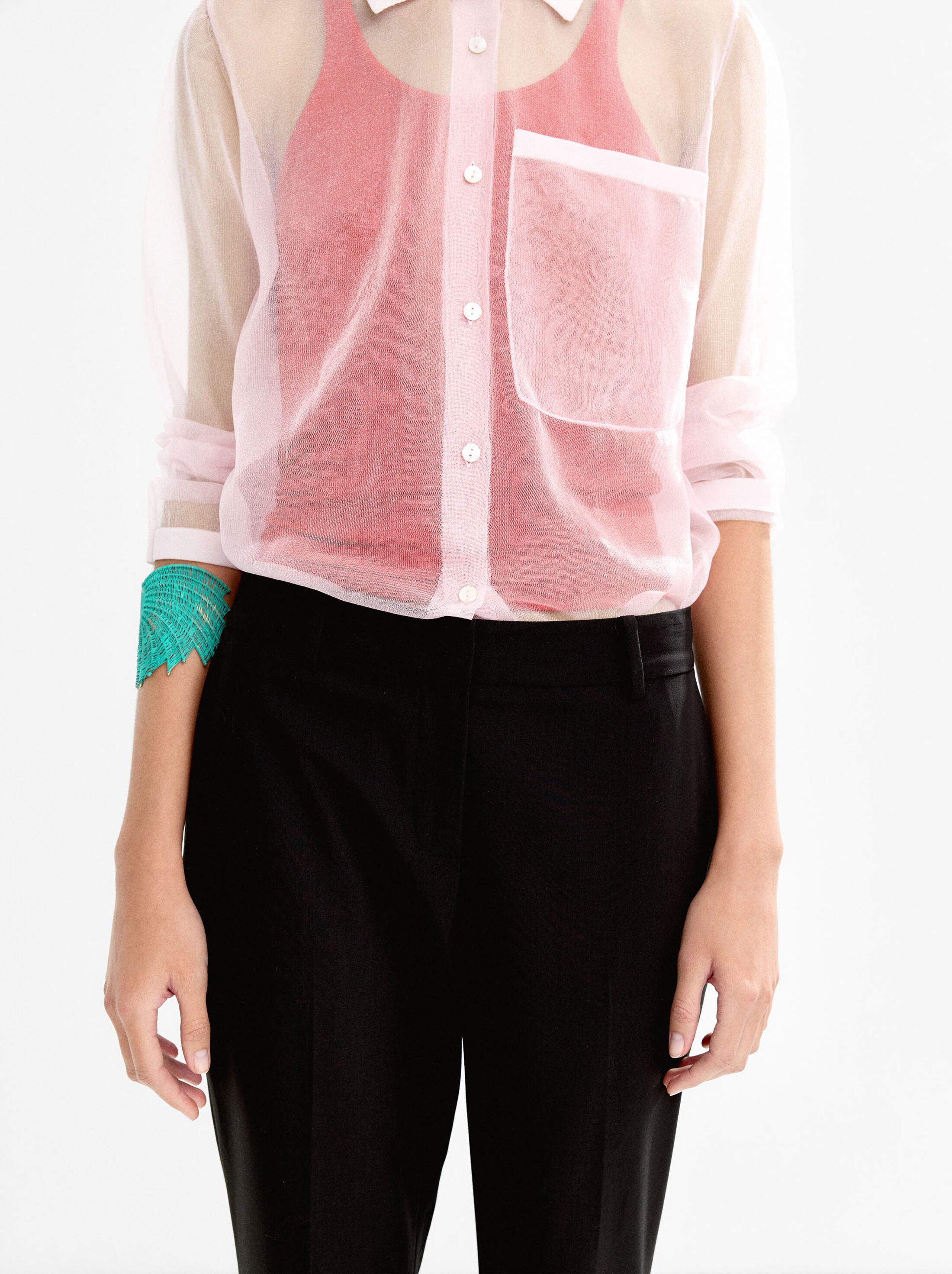 Camisa semitransparente con bolsillo image number 4.0