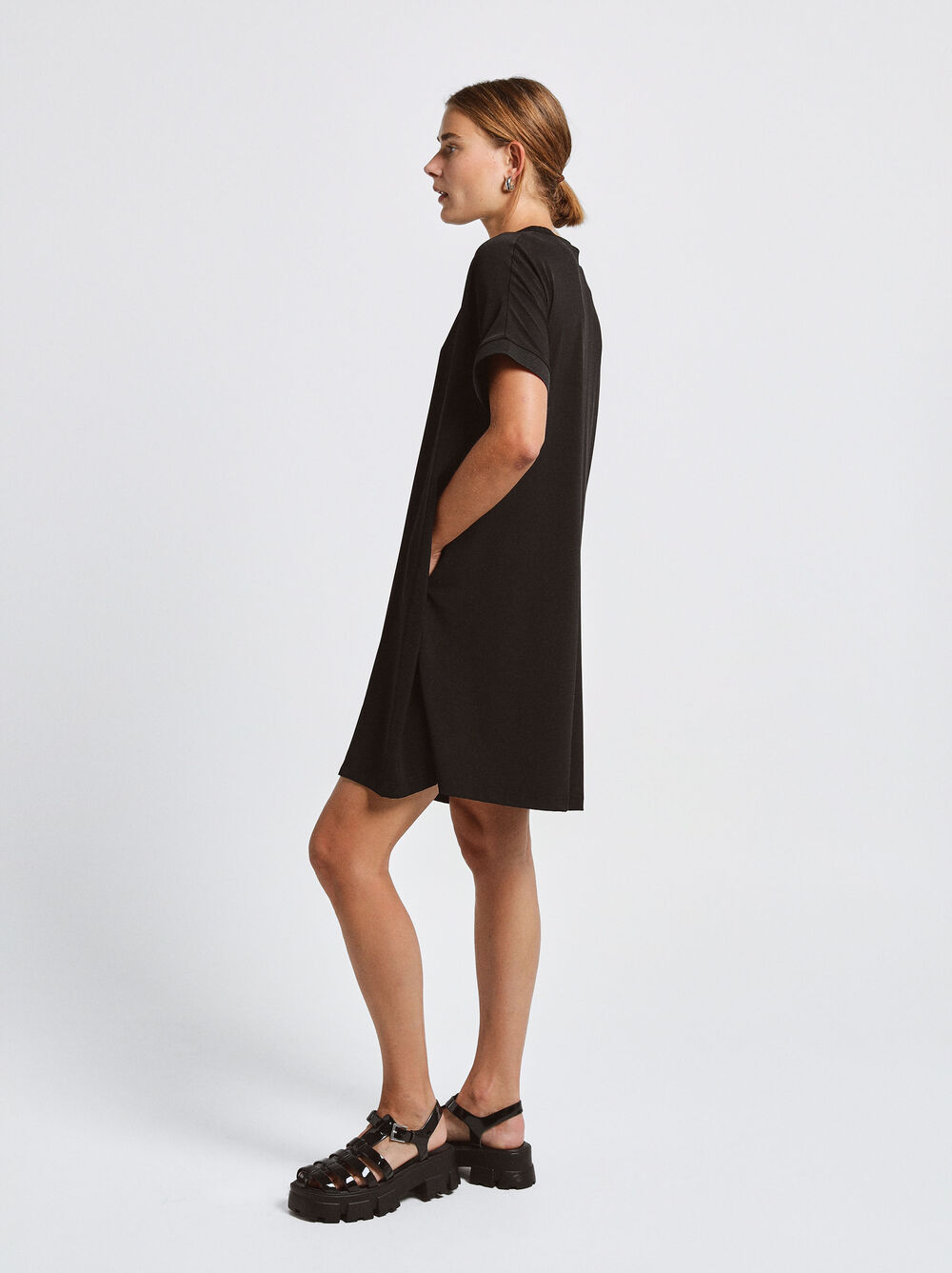 Dress With Round Neck And Short Sleeve