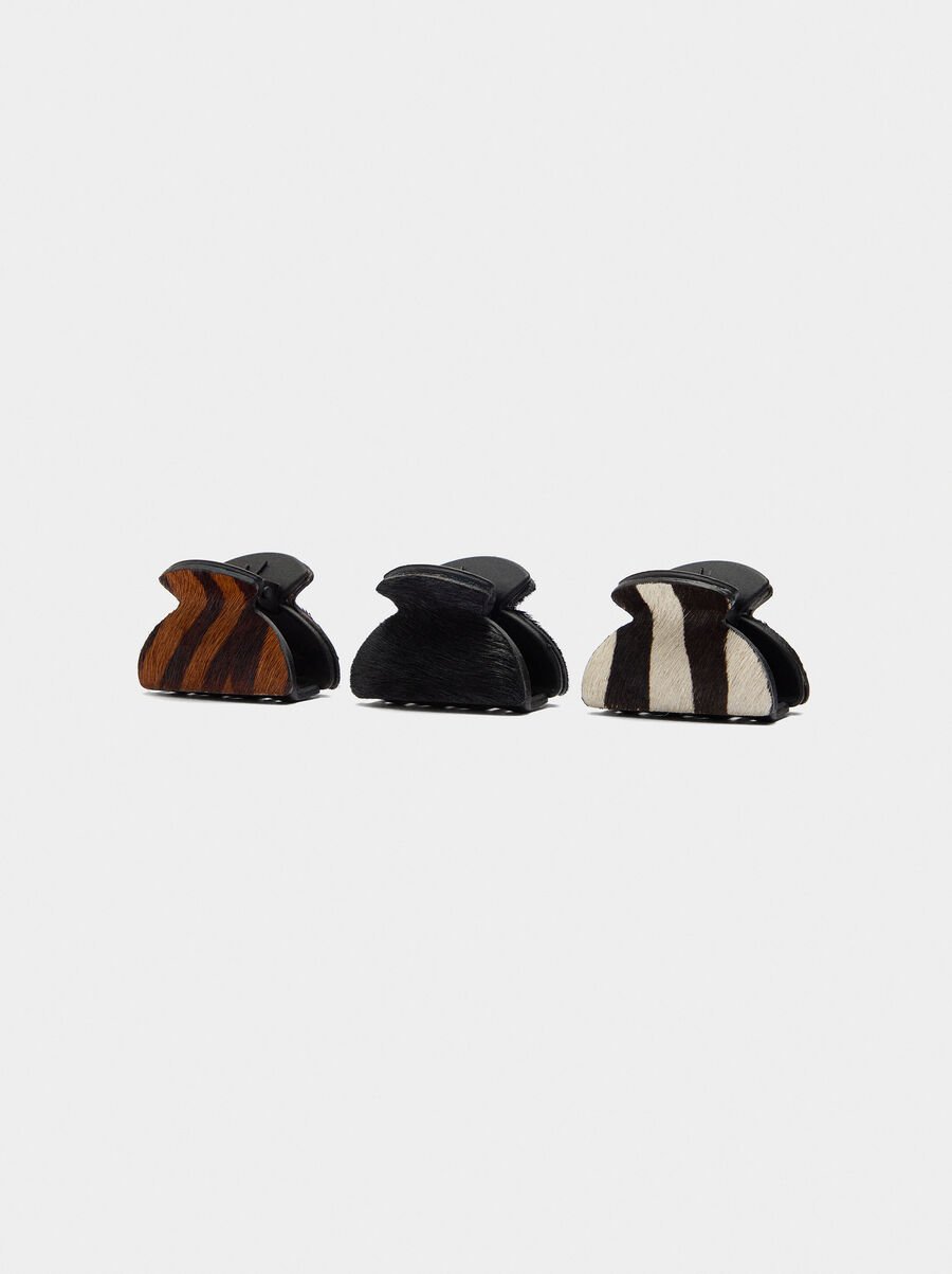 Set of clips with leather