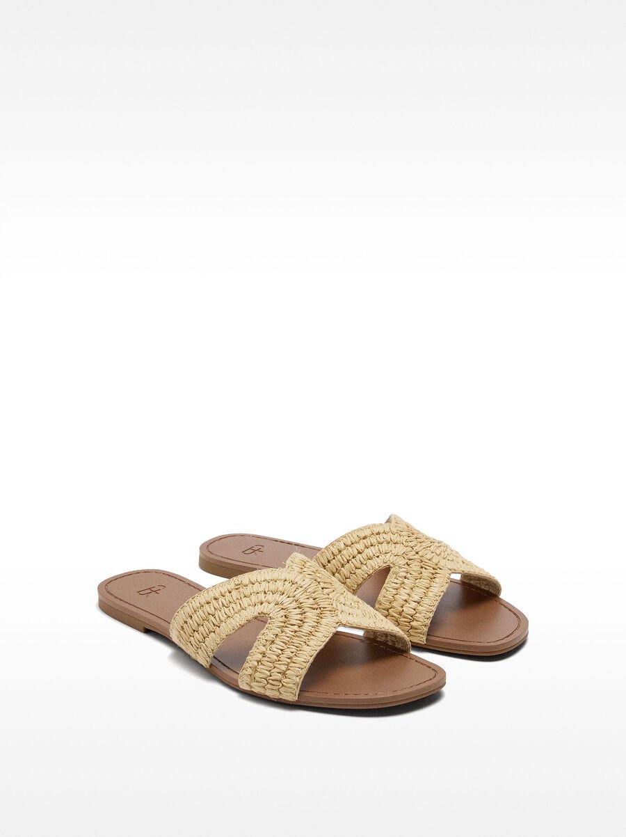 Flat sandals with straw effect