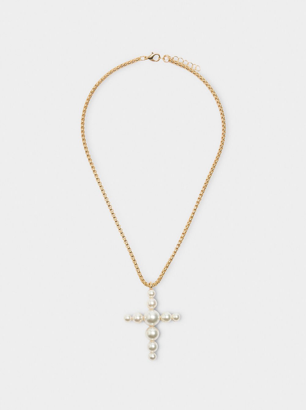Collar corto con colgante de cruz con perlas