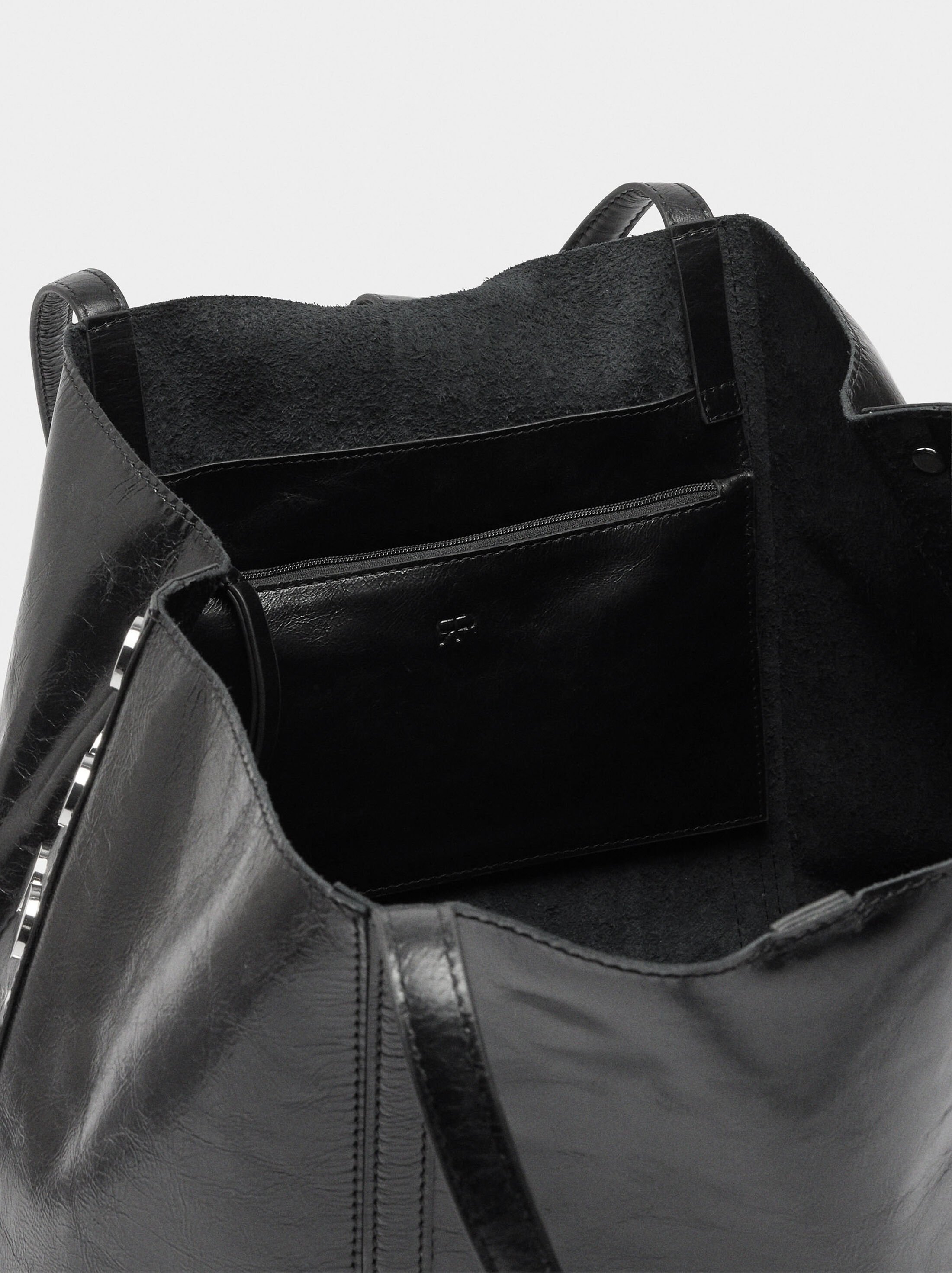 Mala shopper de pele com tachas image number 5.0