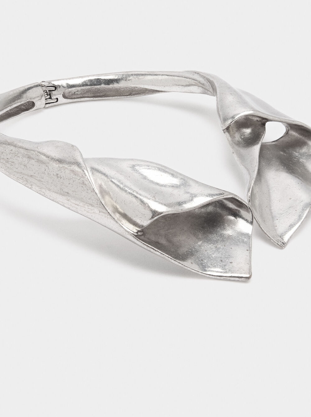 Open necklace flowers