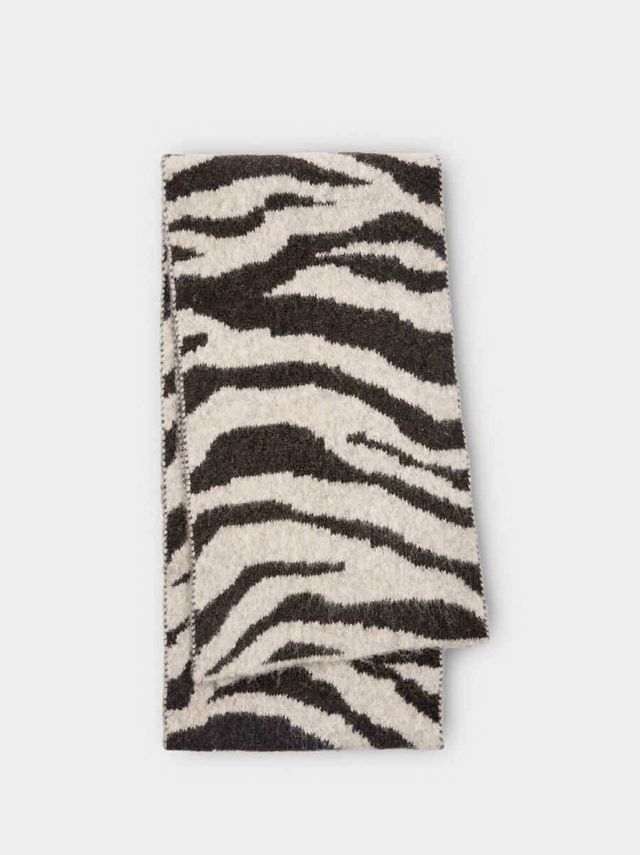 Scarf with animal print