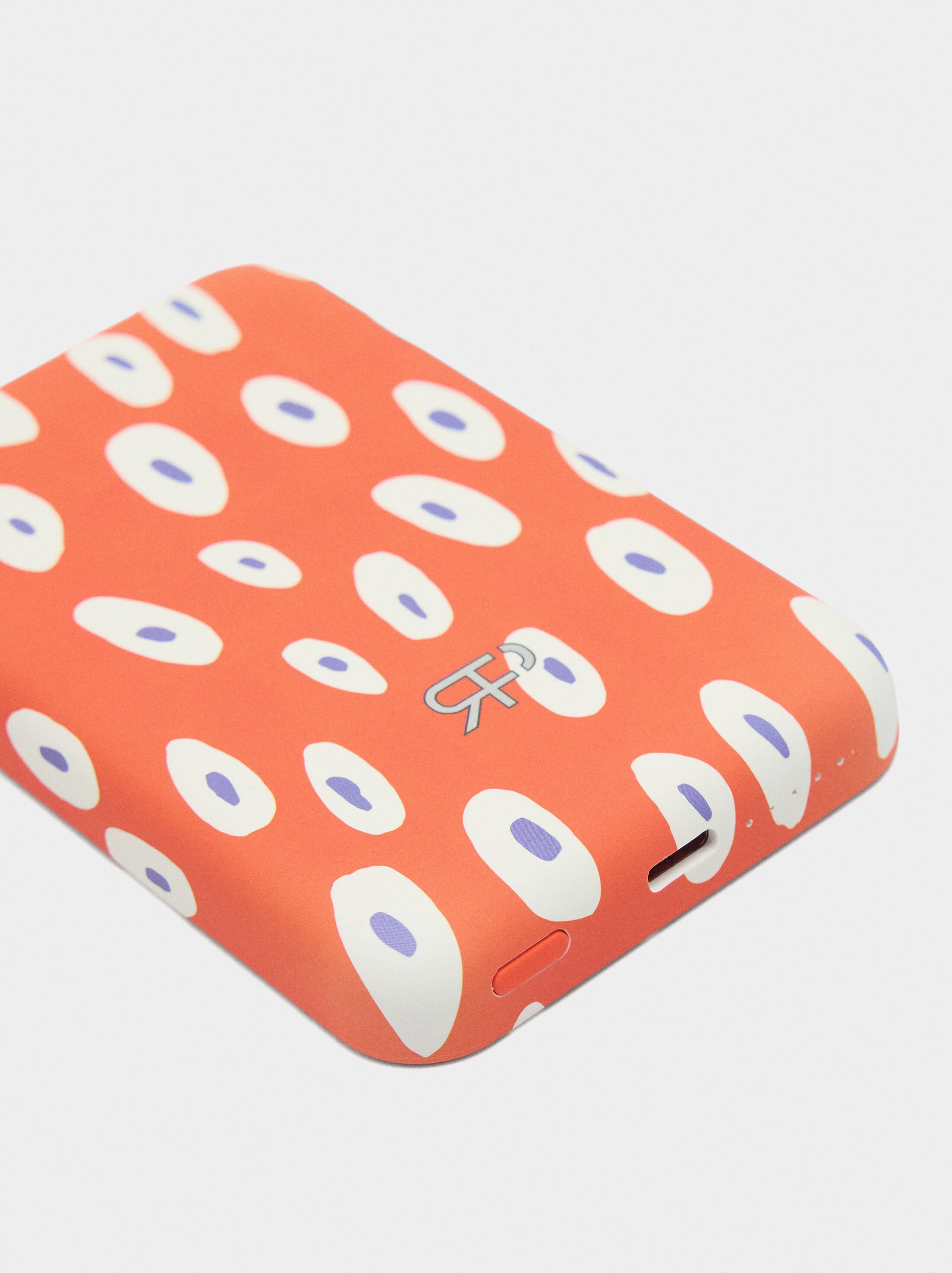 Power Bank with stripes image number 4.0