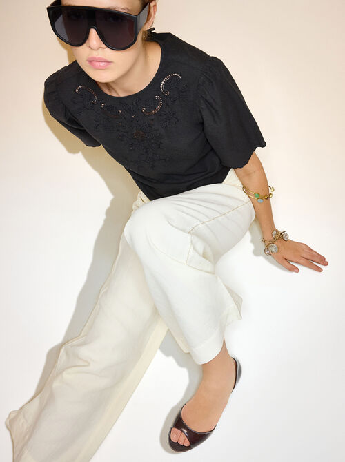 Cropped blouse with embroidery