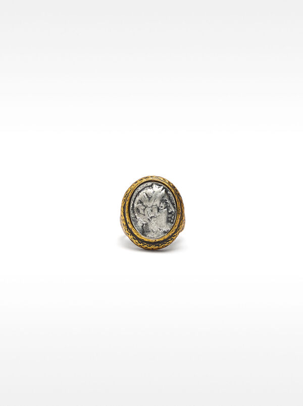 Two-tone signet ring with aged effect