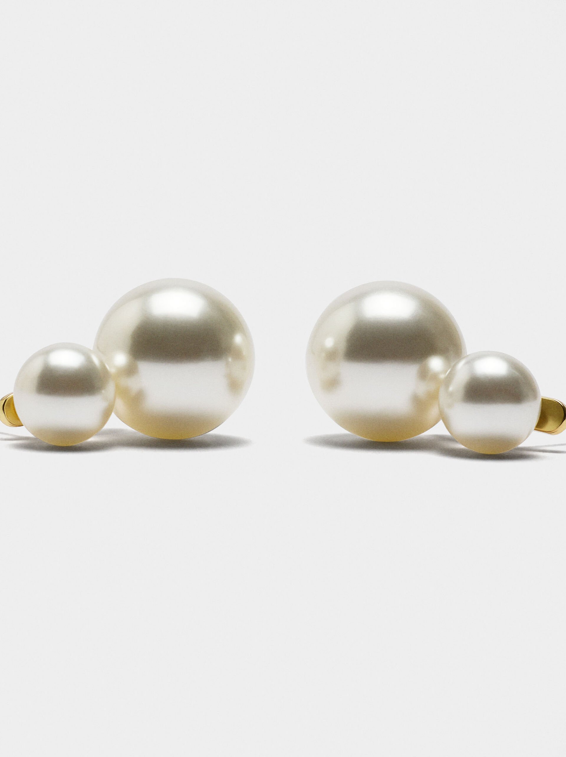 Short earrings with pearls image number 1.0