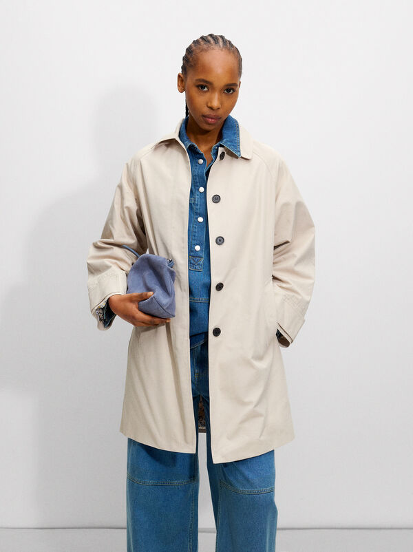 Light parka with pockets