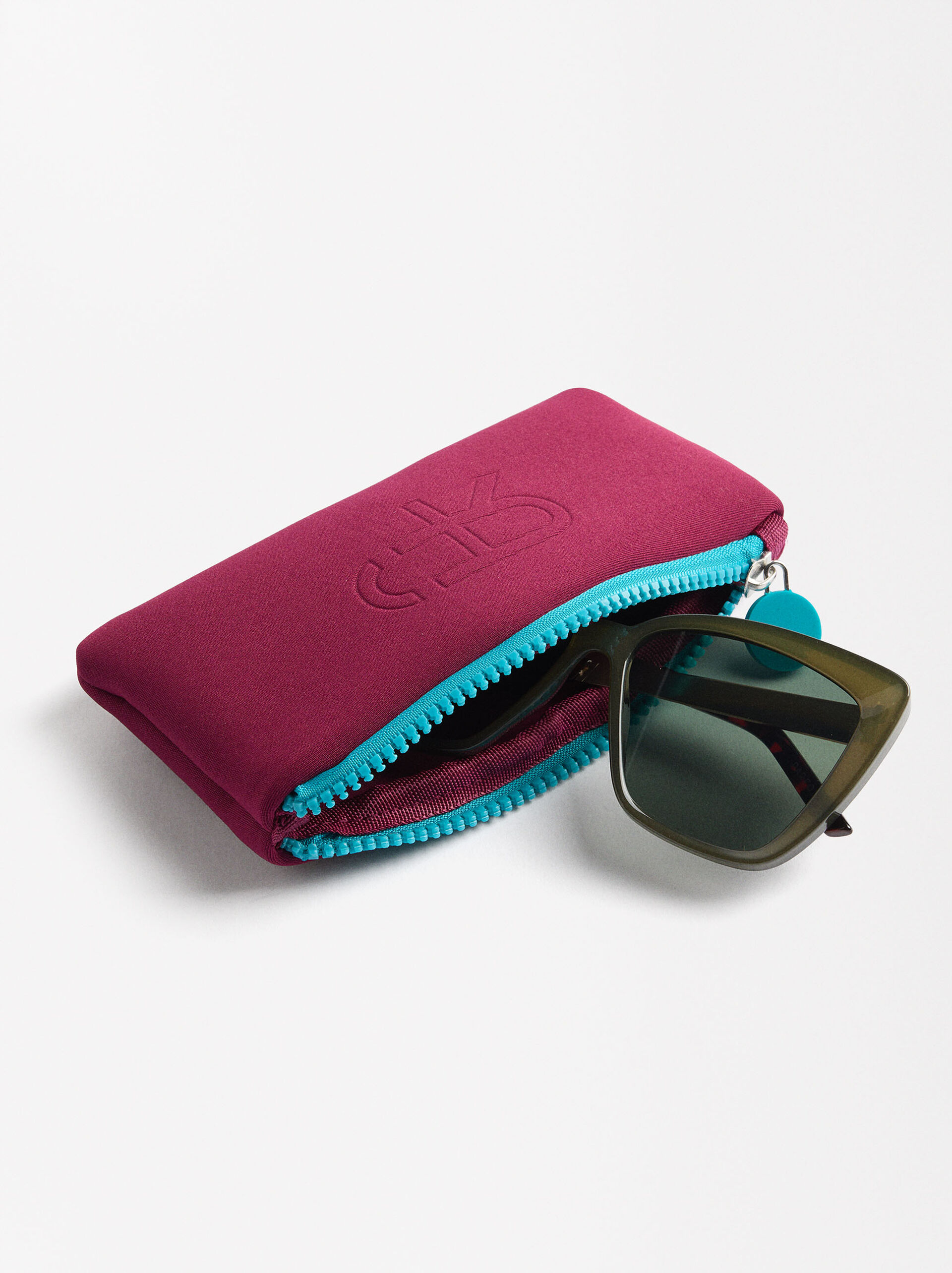 Cat eye sunglasses image number 3.0