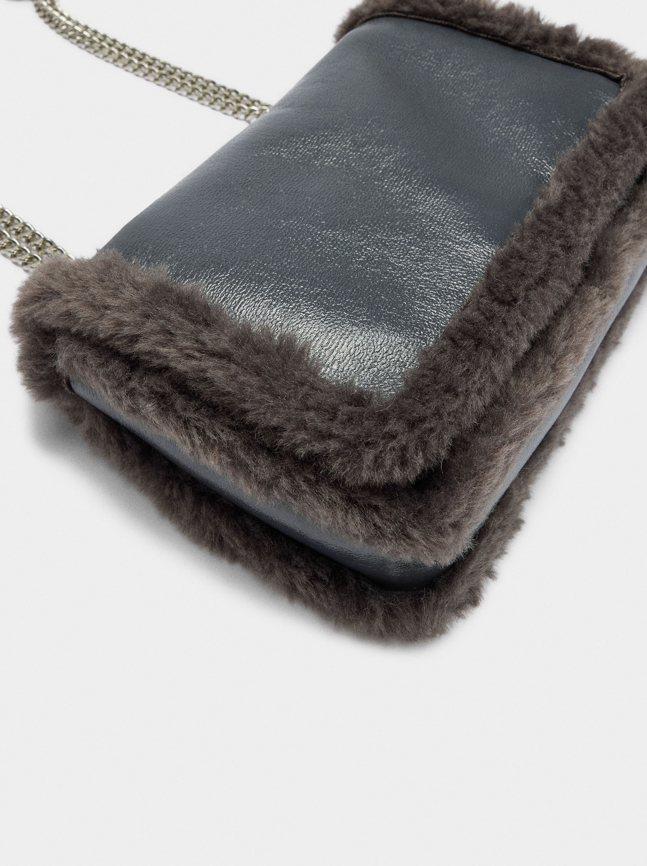 Shoulder bag with fur effect edges image number 1.0