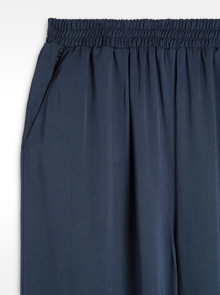 Loose-fitting trousers with elastic waistband
