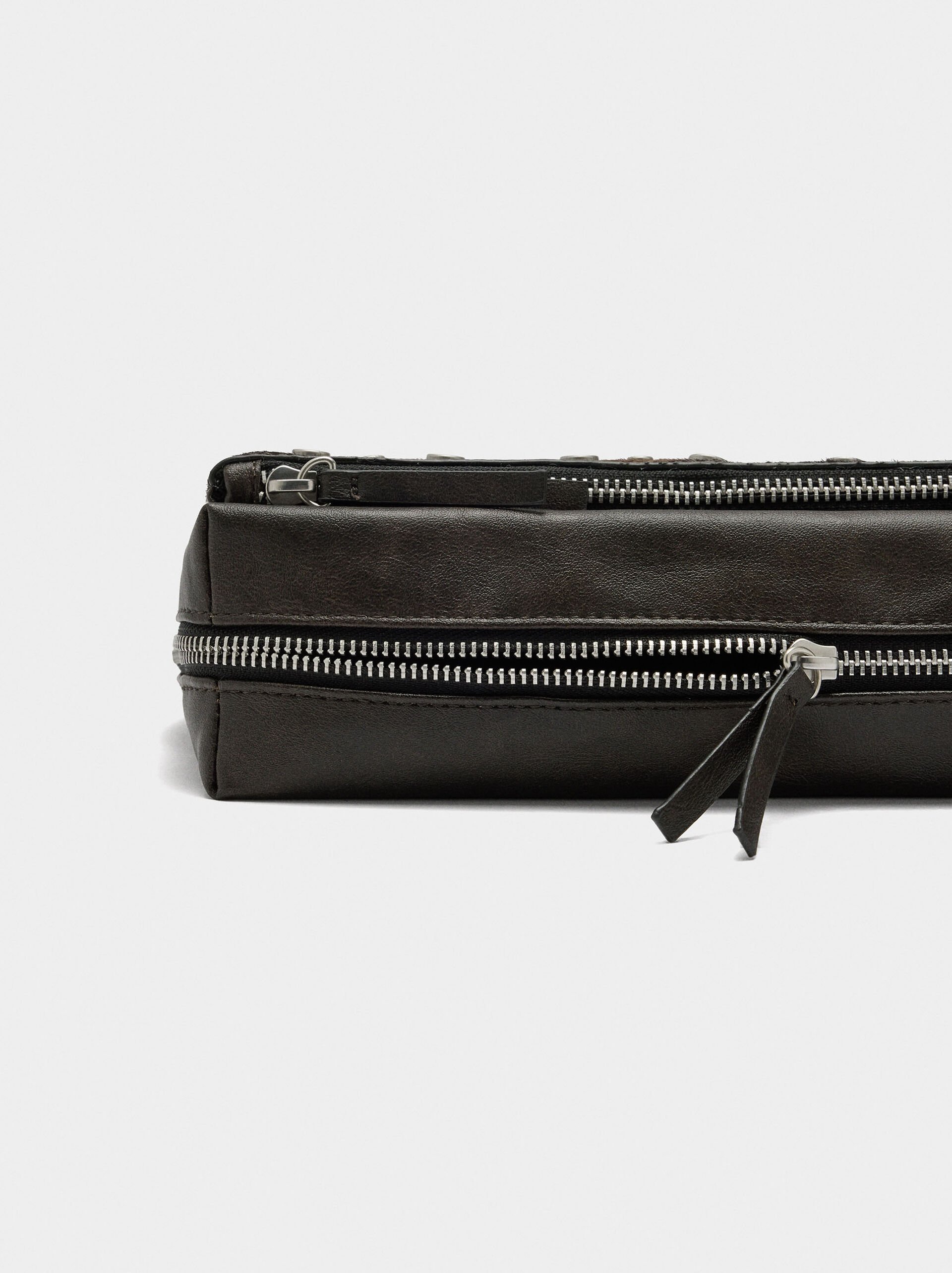 Shoulder bag with leather and studs details image number 4.0