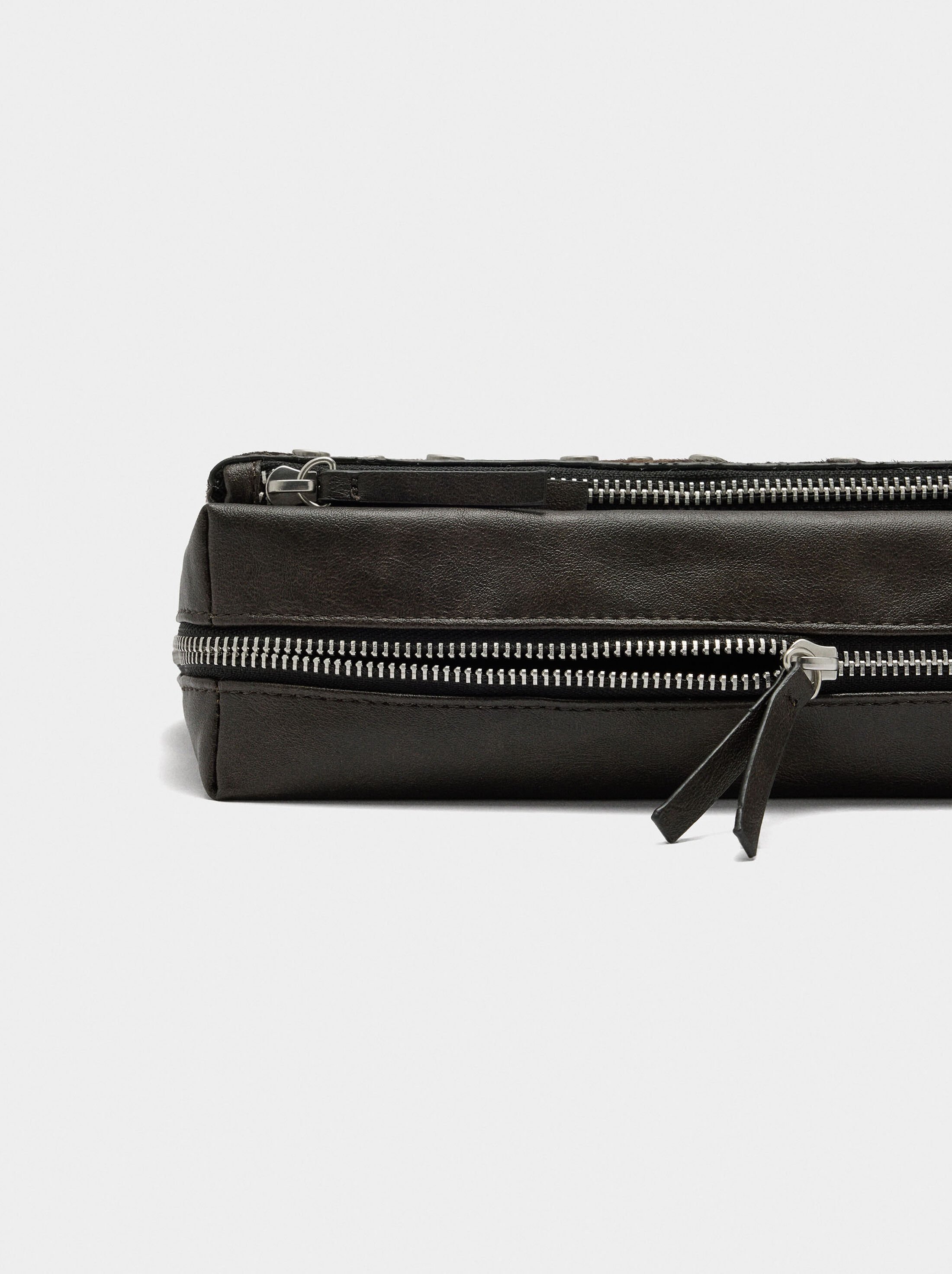 Shoulder bag with leather and studs details image number 4.0
