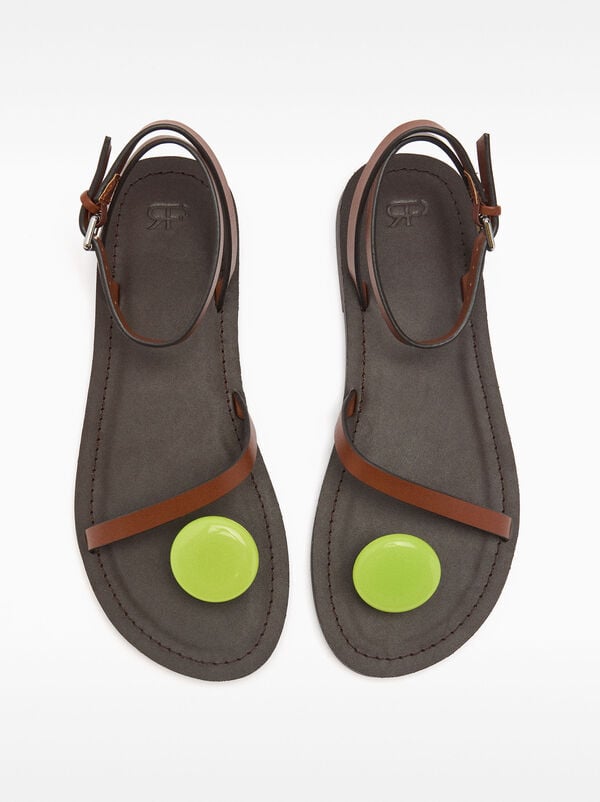 Flat leather sandals with adornment