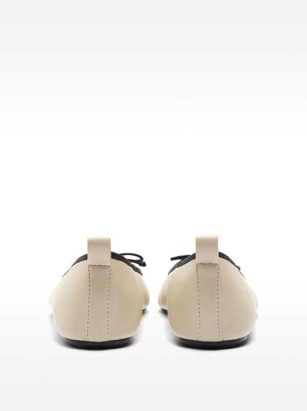 Ballet flats with bow
