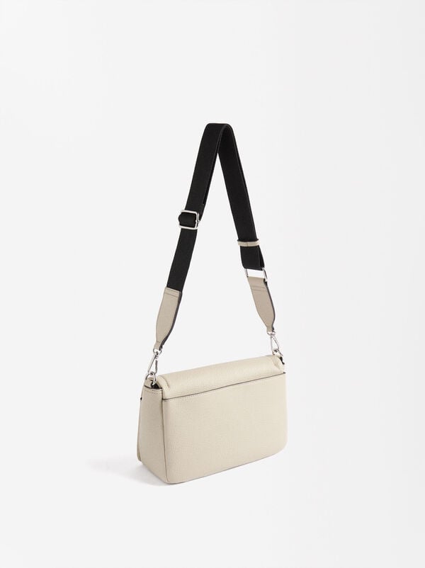 Shoulder bag with flap closure