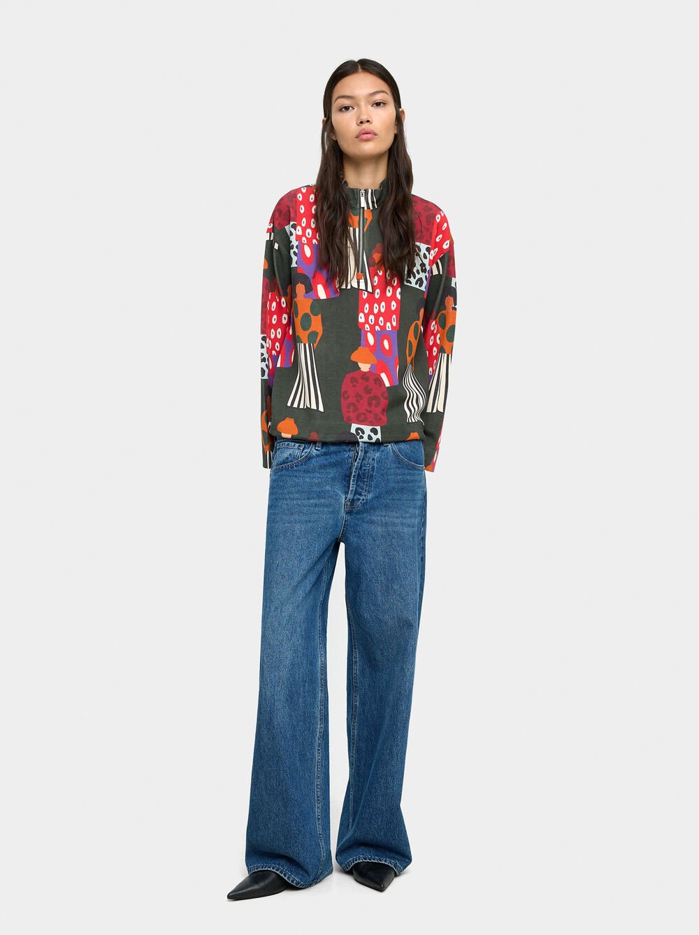 Printed sweatshirt with zipper closure