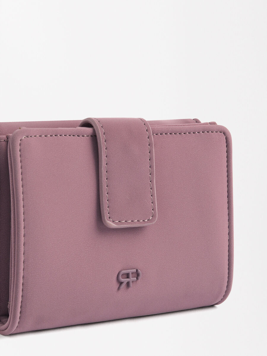 Coin purse with flap closure and texture