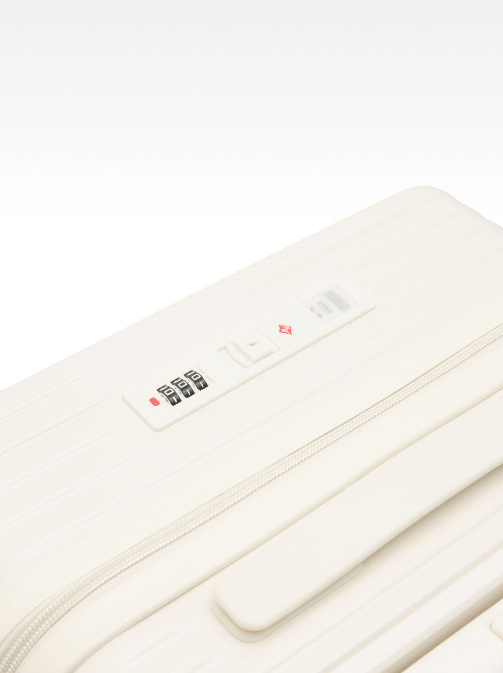 Walizka podróżna z fakturą