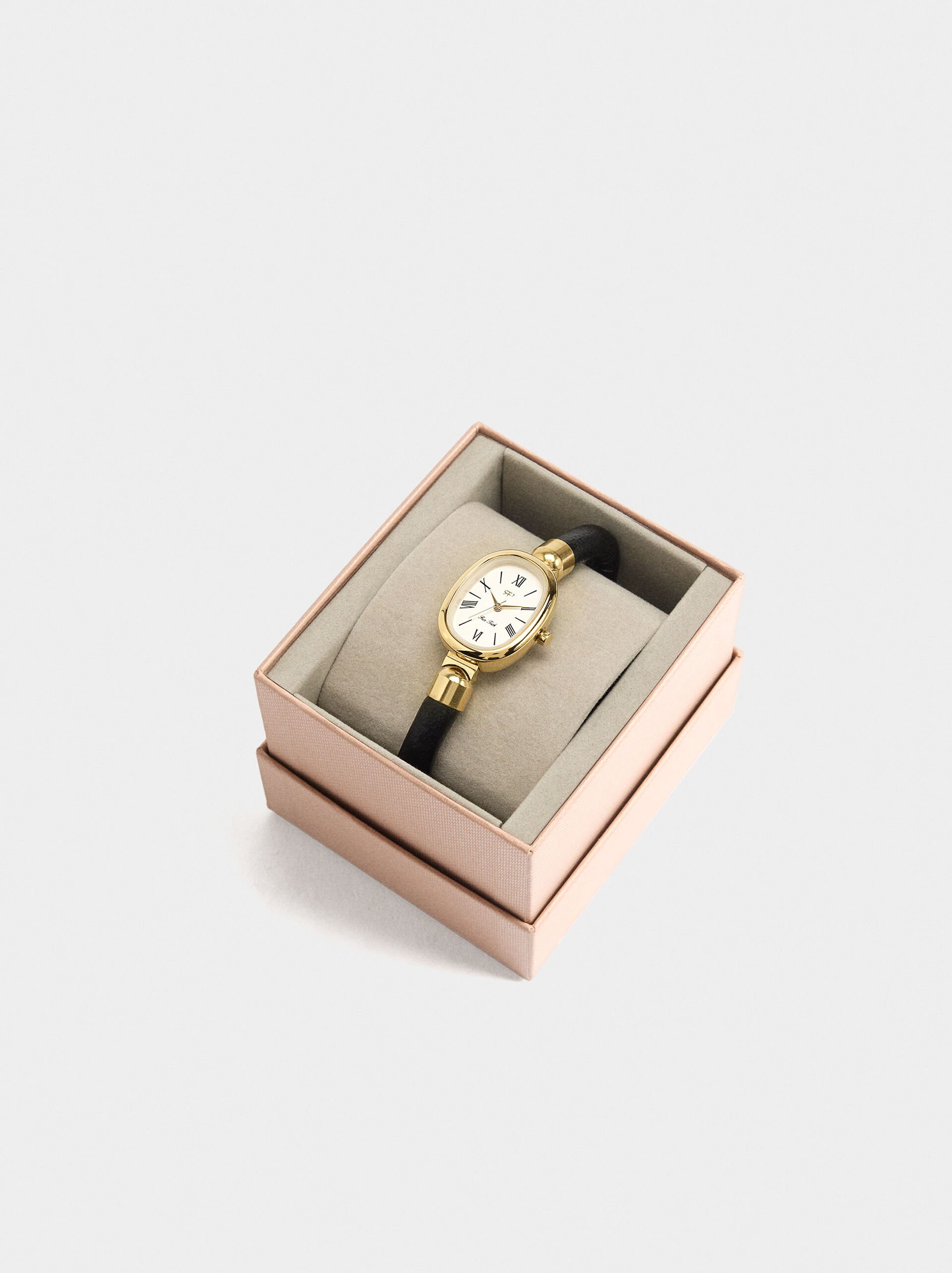 Oval dial watch with leather strap image number 3.0