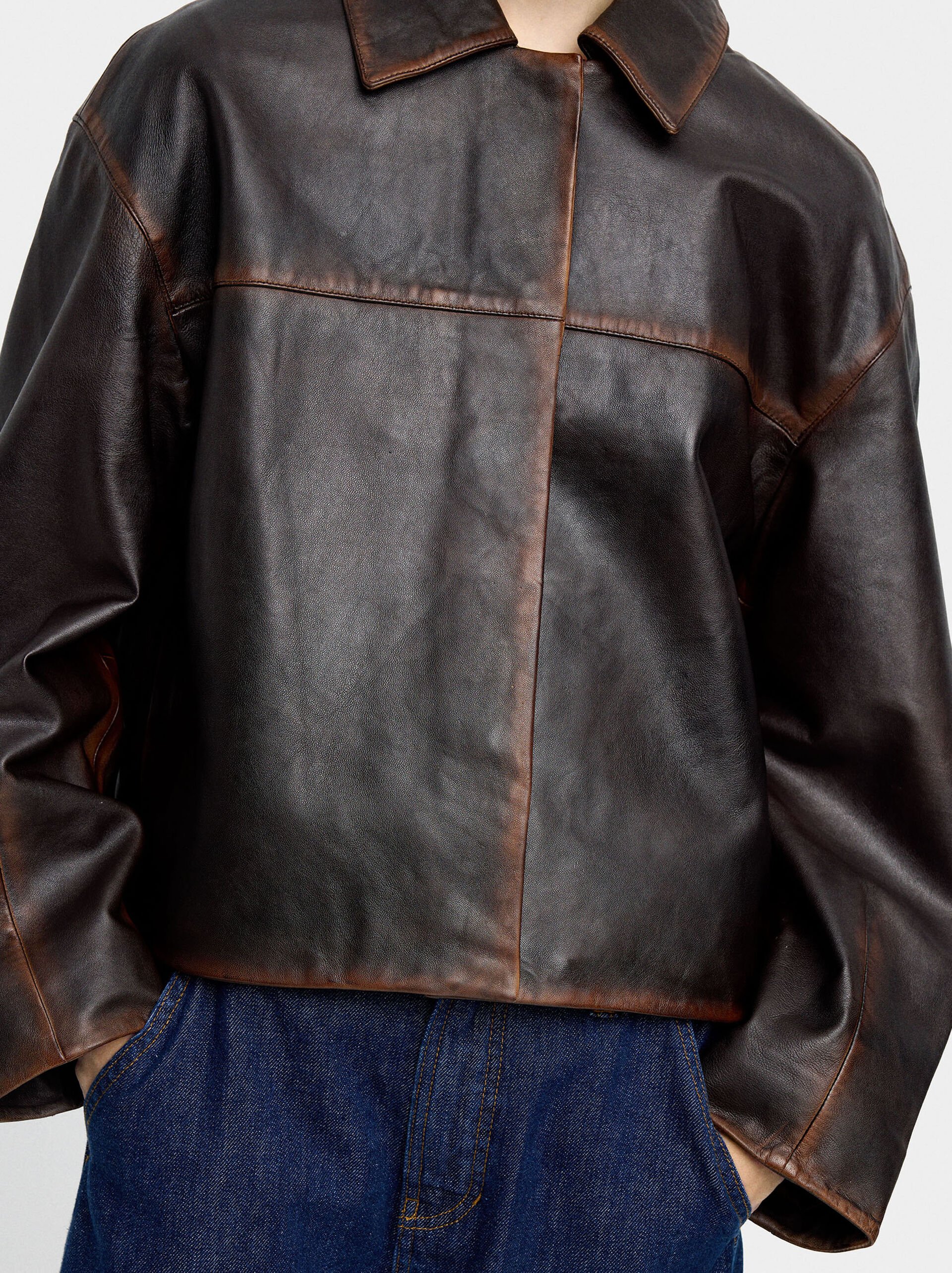 Chaqueta de piel con pespuntes image number 4.0
