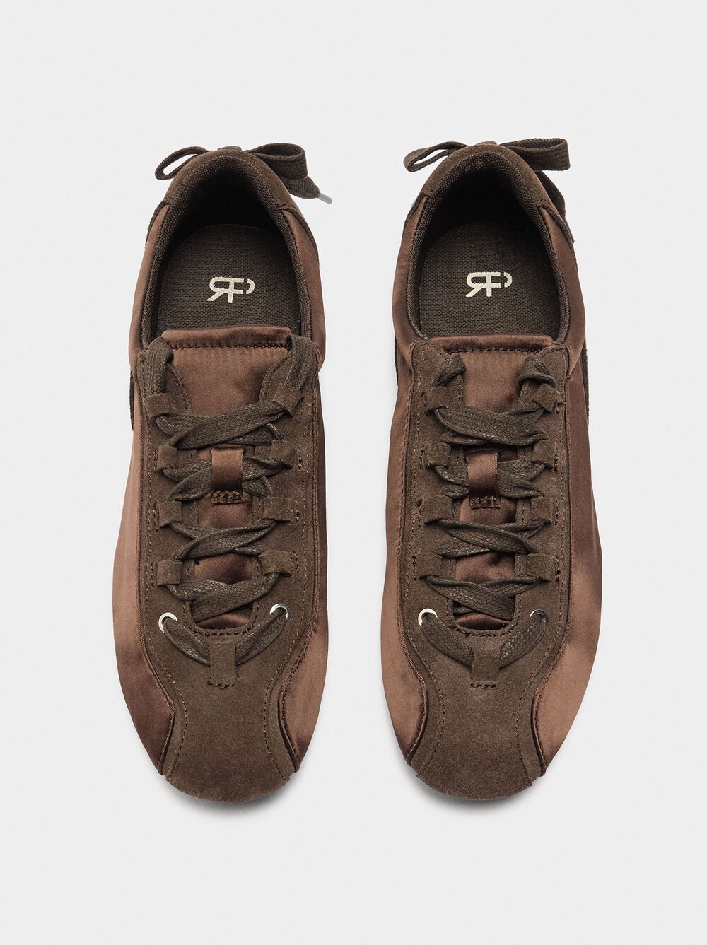 Sneakers mit monochromen Leder-Details