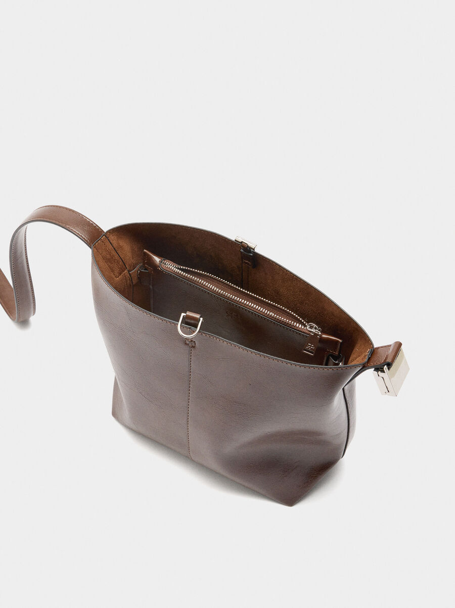 Bucket bag with cracked effect