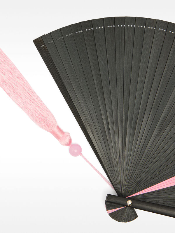 Bamboo fan with tassel