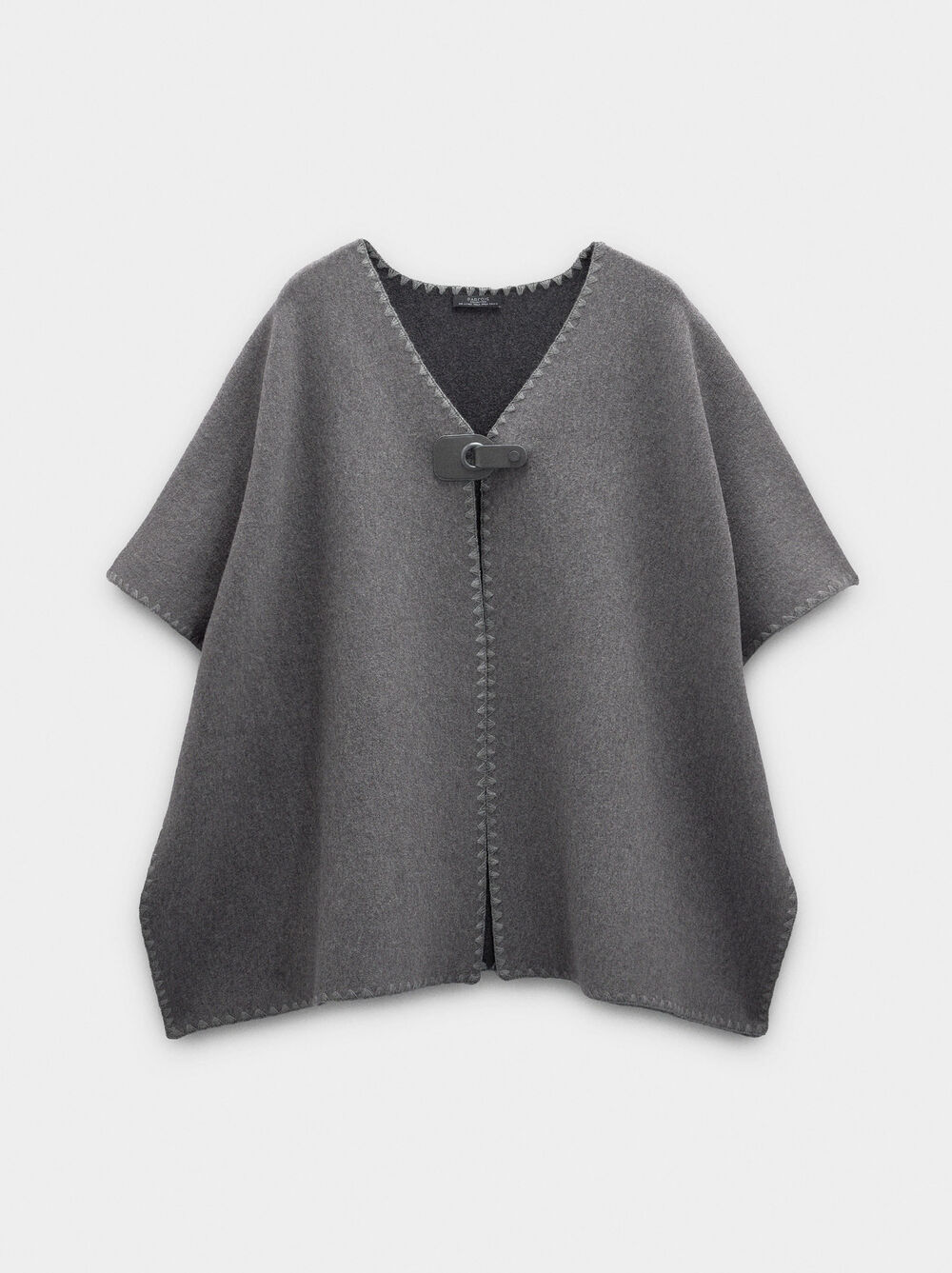 Poncho de malha com fivela